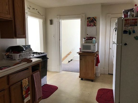 3rd image of 411 12th St #0