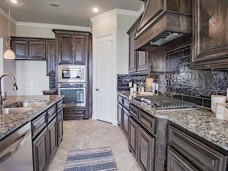 3000 Comal Ct — Photo 6