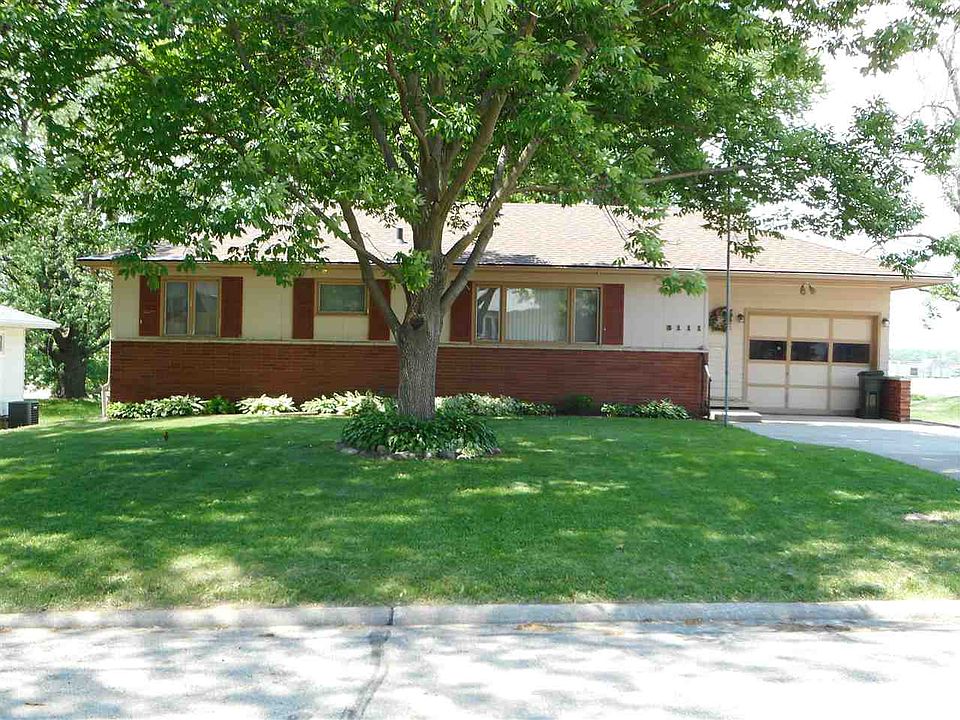 1st image of 3111 Carlton Dr