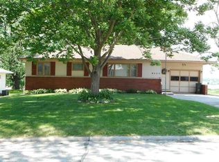 3111 Carlton Dr, Cedar Falls, IA 50613