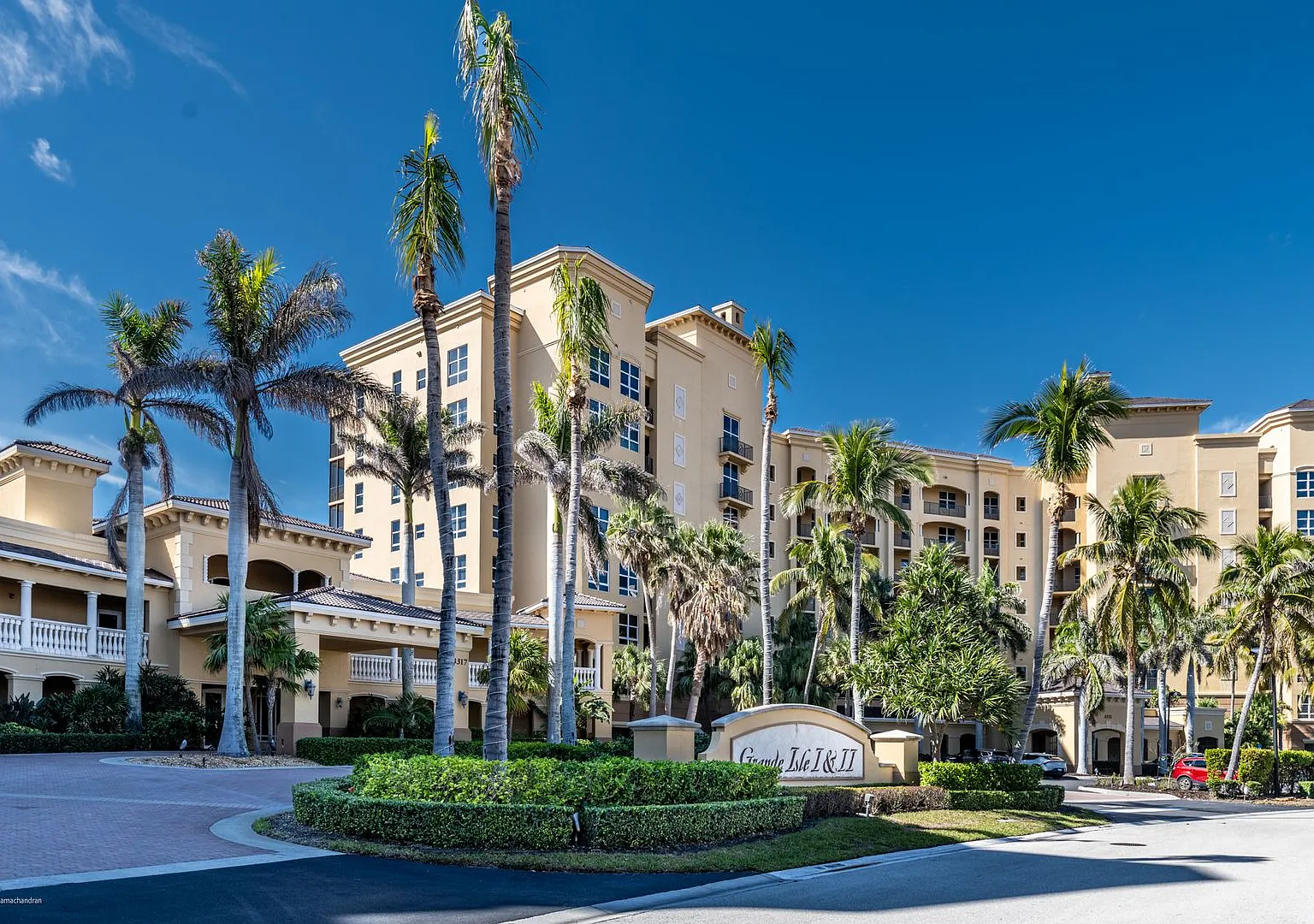 Executive Turnkey Furnished Rental- Waterfront — Photo 2