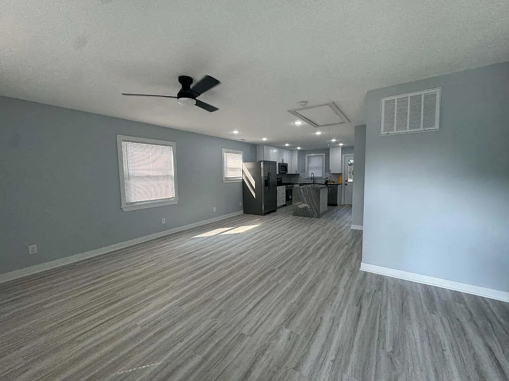 2813 S 48th St — Photo 3