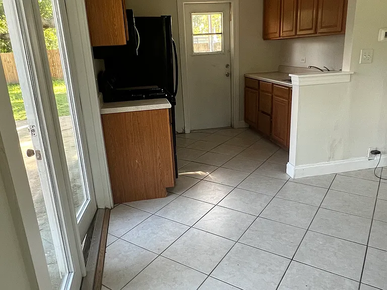 4481 Crestwood Dr N — Photo 5