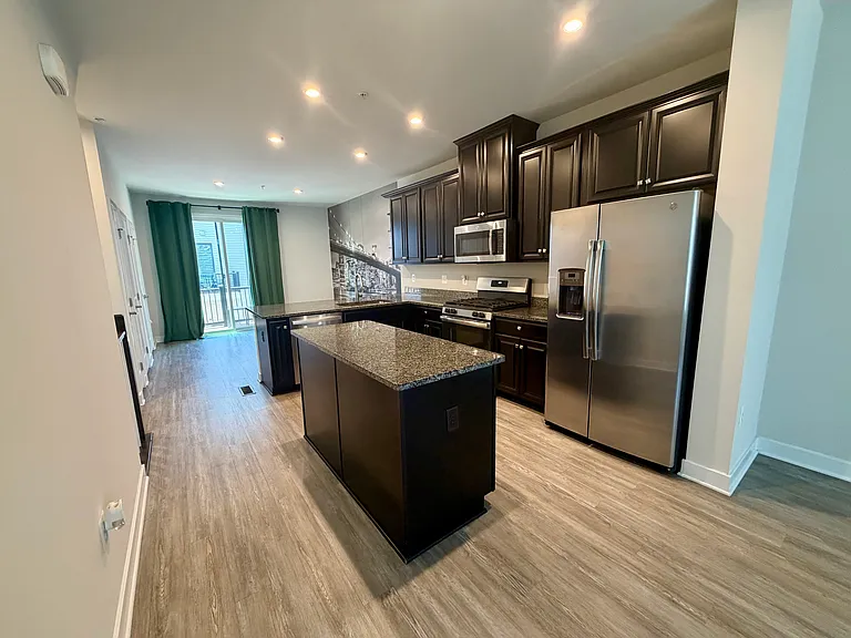 2807 Lewis Ave — Photo 8