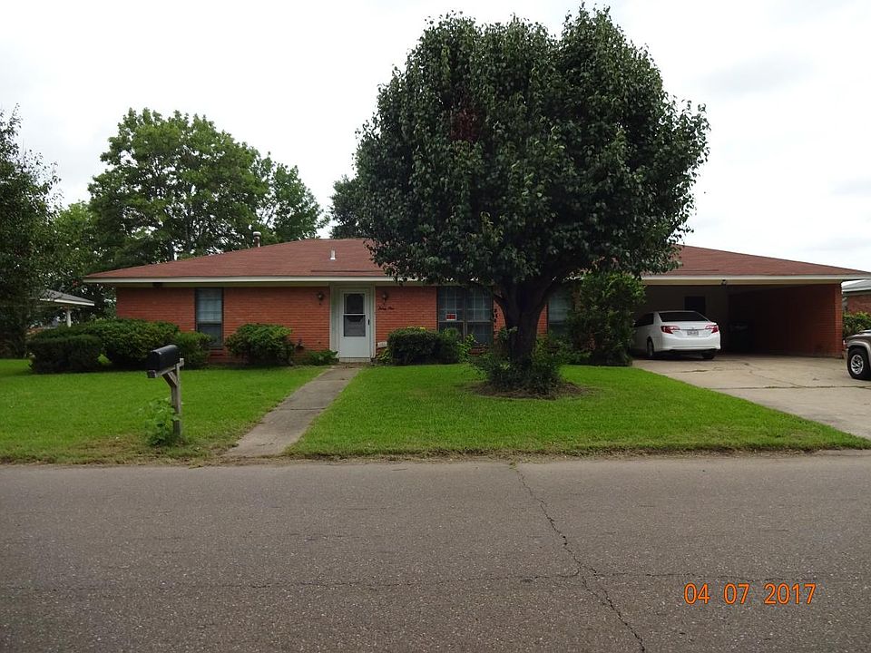 31 Magnolia Drive front
