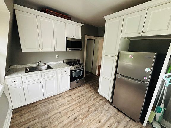 3rd image of 145 Carpenter Ave APT 4
