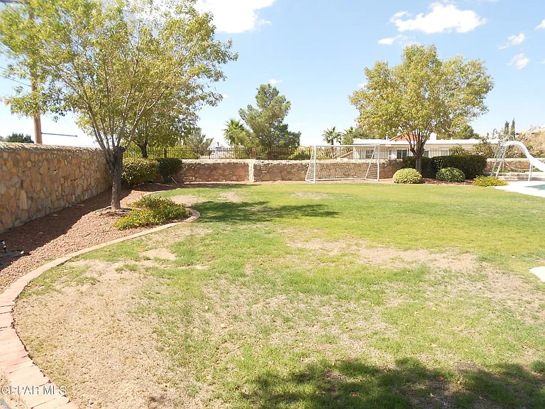 1201 Brown Ridge Pl — Photo 26