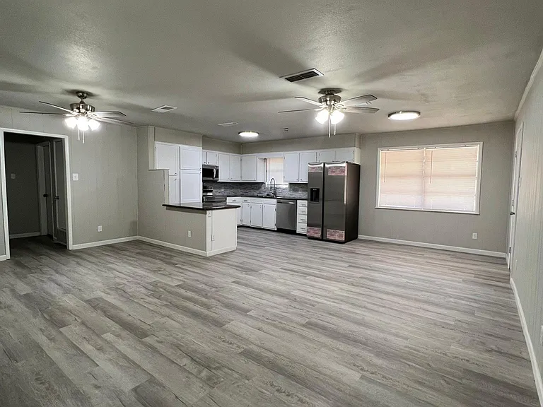 506 N Avenue V — Photo 2