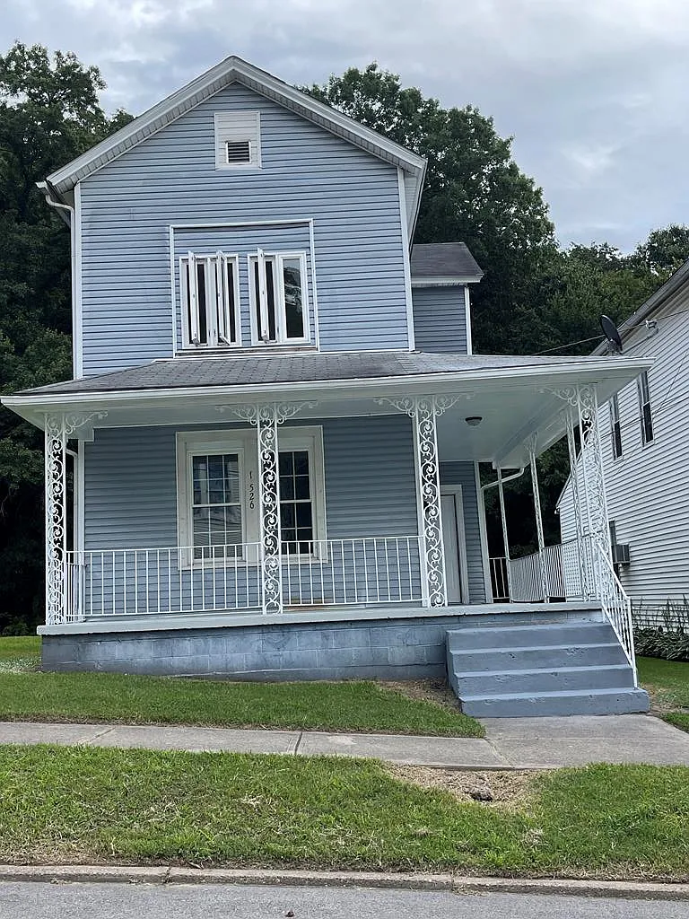 1526 Poplar St photo 1