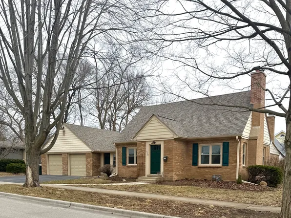 318 2nd Ave, Libertyville, IL 60048