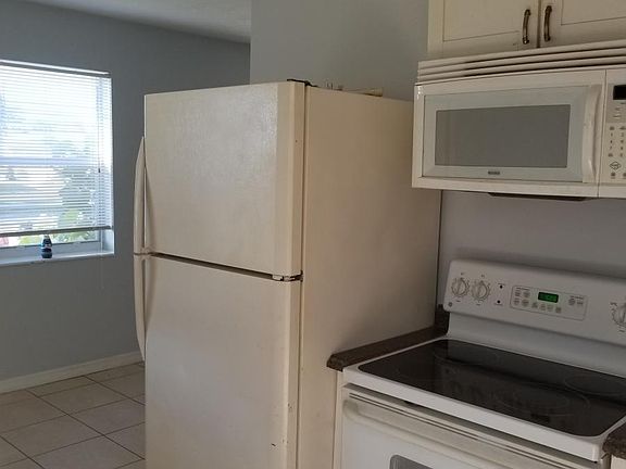 3rd image of 8358 Aero Ave
