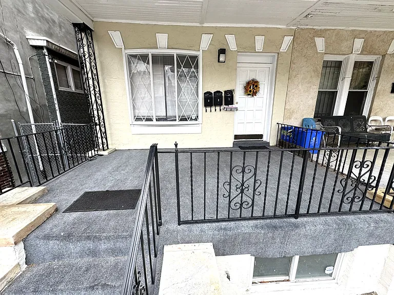 Walnut St 4935 — Photo 3
