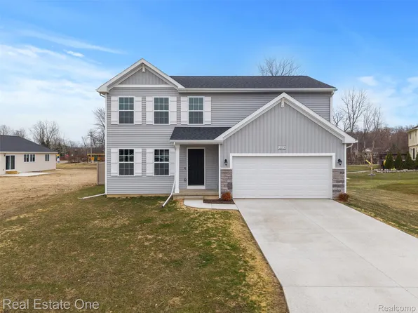 2273 Apple Tree Dr, Burton, MI 48519