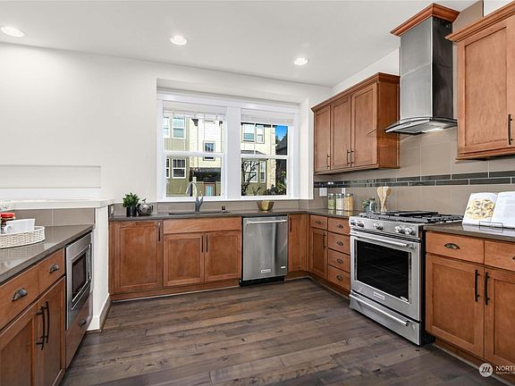3rd image of 1359 Brooklyn Walk NE #16.5