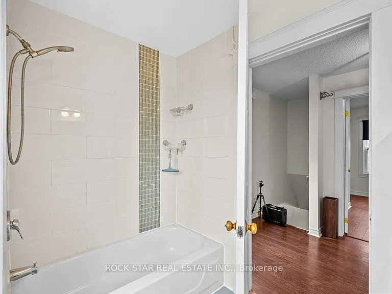 15 Melrose Ave N #UPPER — Photo 14