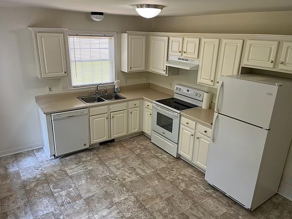 Clean and Crisp Kitchen