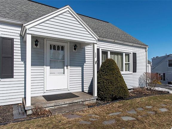 5th image of 32 Crestview Dr