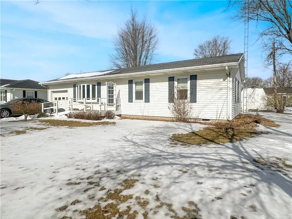 816 E Washington St, Arthur, IL 61911