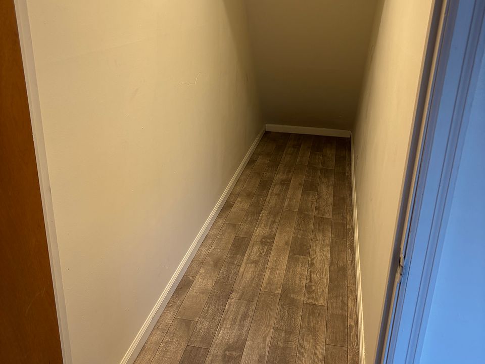 1st image of 107 Linden Ave #107