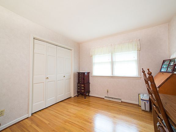 4th image of 416 W South Boundary St
