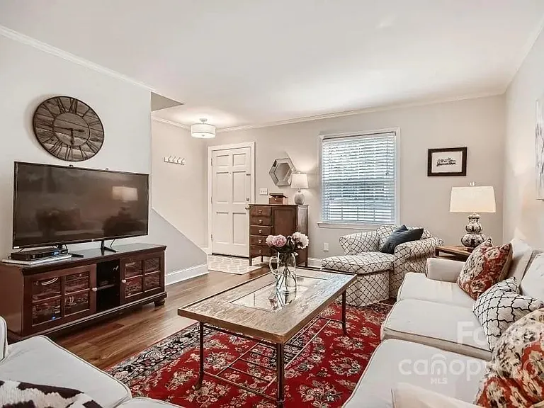 2336 Kenmore Ave #G — Photo 3