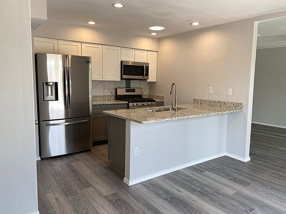 2nd image of 10741 Sapphire St