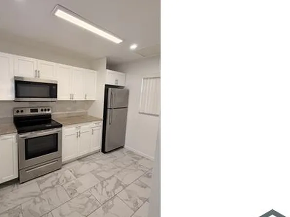 20725 NE 8th Ct, Miami, FL