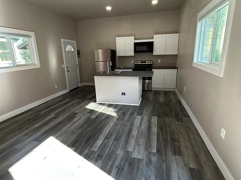 246 B St — Photo 1