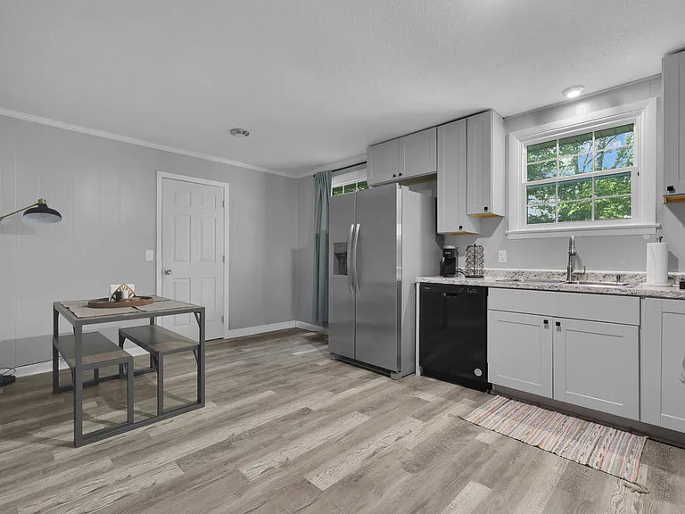 623 Lafayette Rd — Photo 15