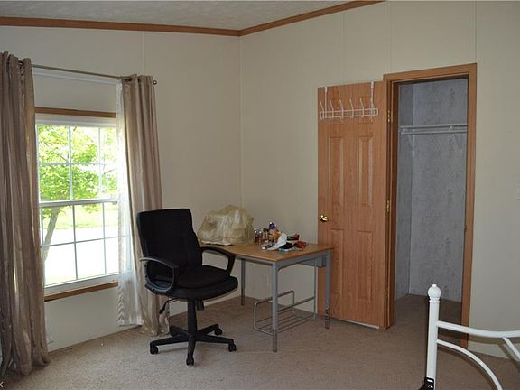 5th image of 204 Pin Oak Cir