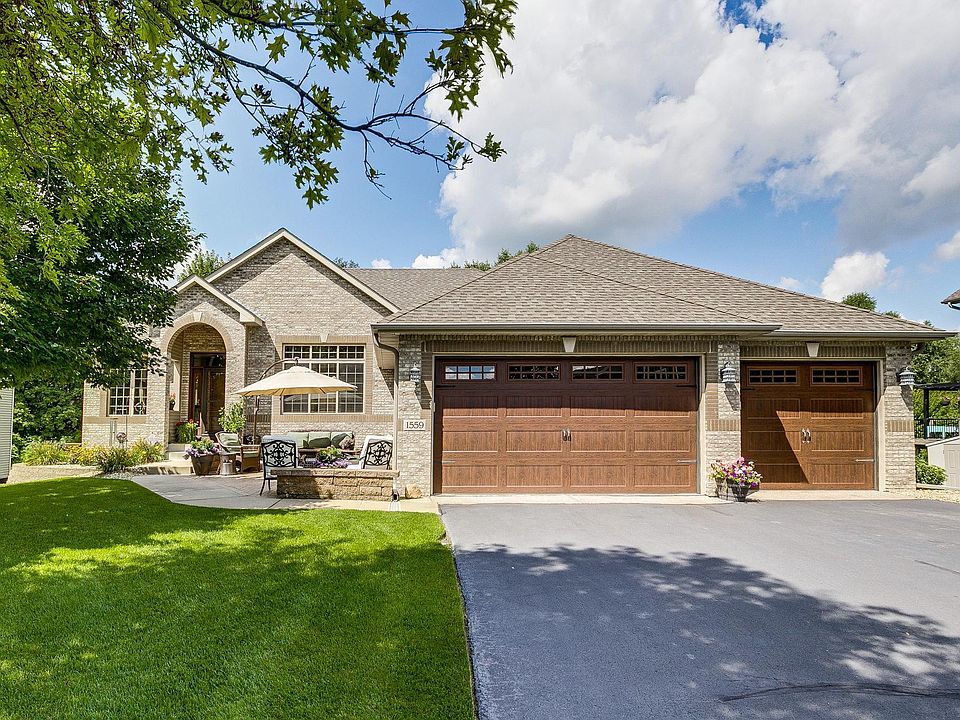 1st image of 1559 Stoneybrook Dr