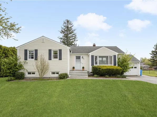 45 Harvey Rd, Middletown, RI 02842