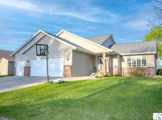 147 Waynesborough Way, Mankato, MN 56001