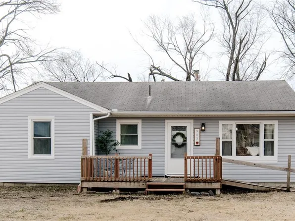 903 Barnes Ave, Centropolis, KS 66067