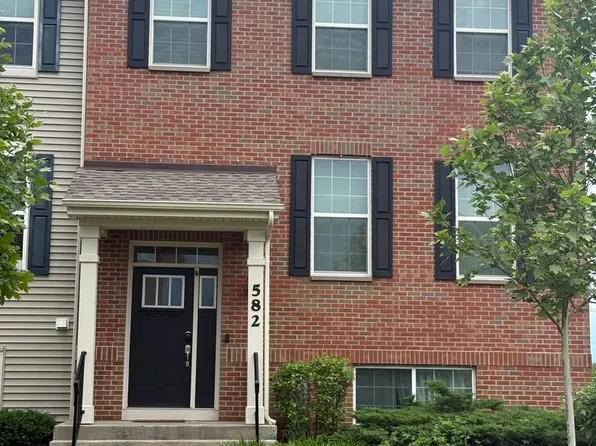 582 Cimmaron Cir #582, Crystal Lake, IL 60012