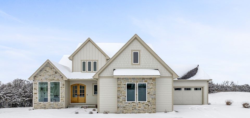 1st image of 3204 NE Avery Dr