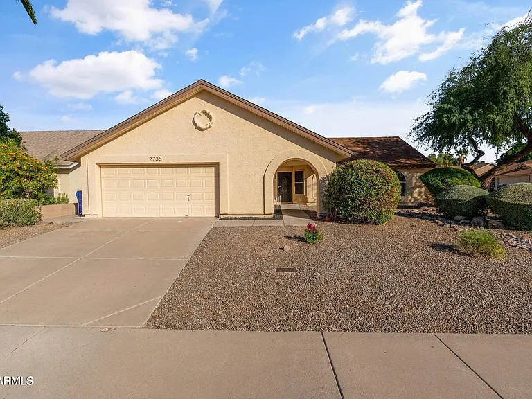 2735 N Diego Cir — Photo 2