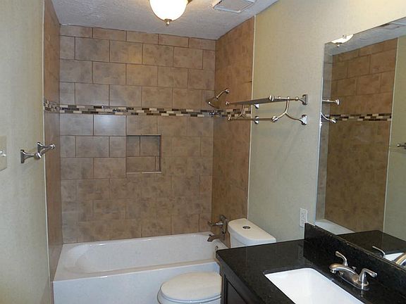 5th image of 530 Belwin Dr