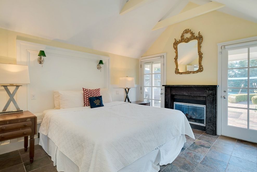  Downstairs Junior Master