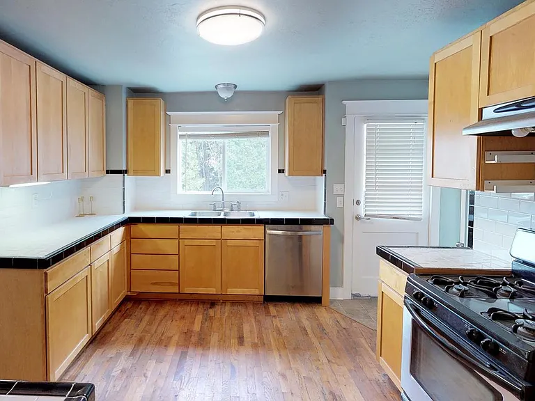 6914 NE Grand Ave — Photo 4
