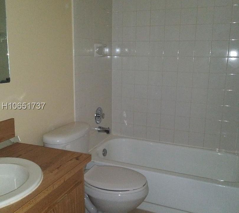 1st image of 2810 SW 87th Ave APT 915