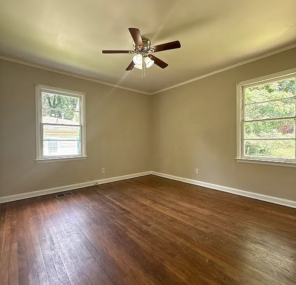 1624 Eastland Rd SE — Photo 4
