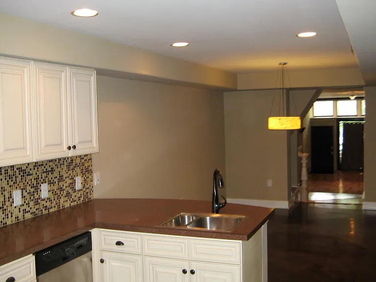 1028 Hollins St — Photo 2