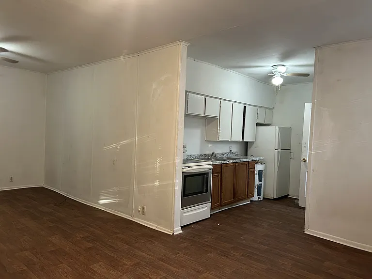 1303 Bell St — Photo 3