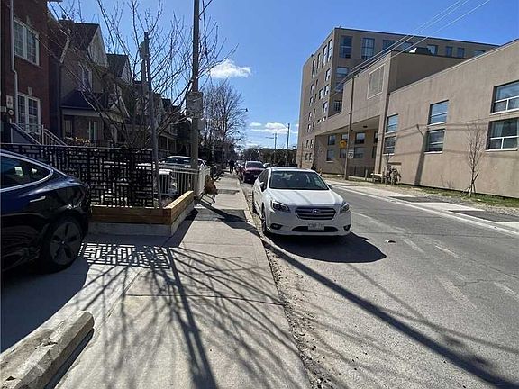 3rd image of 746 Lansdowne Ave #Basement