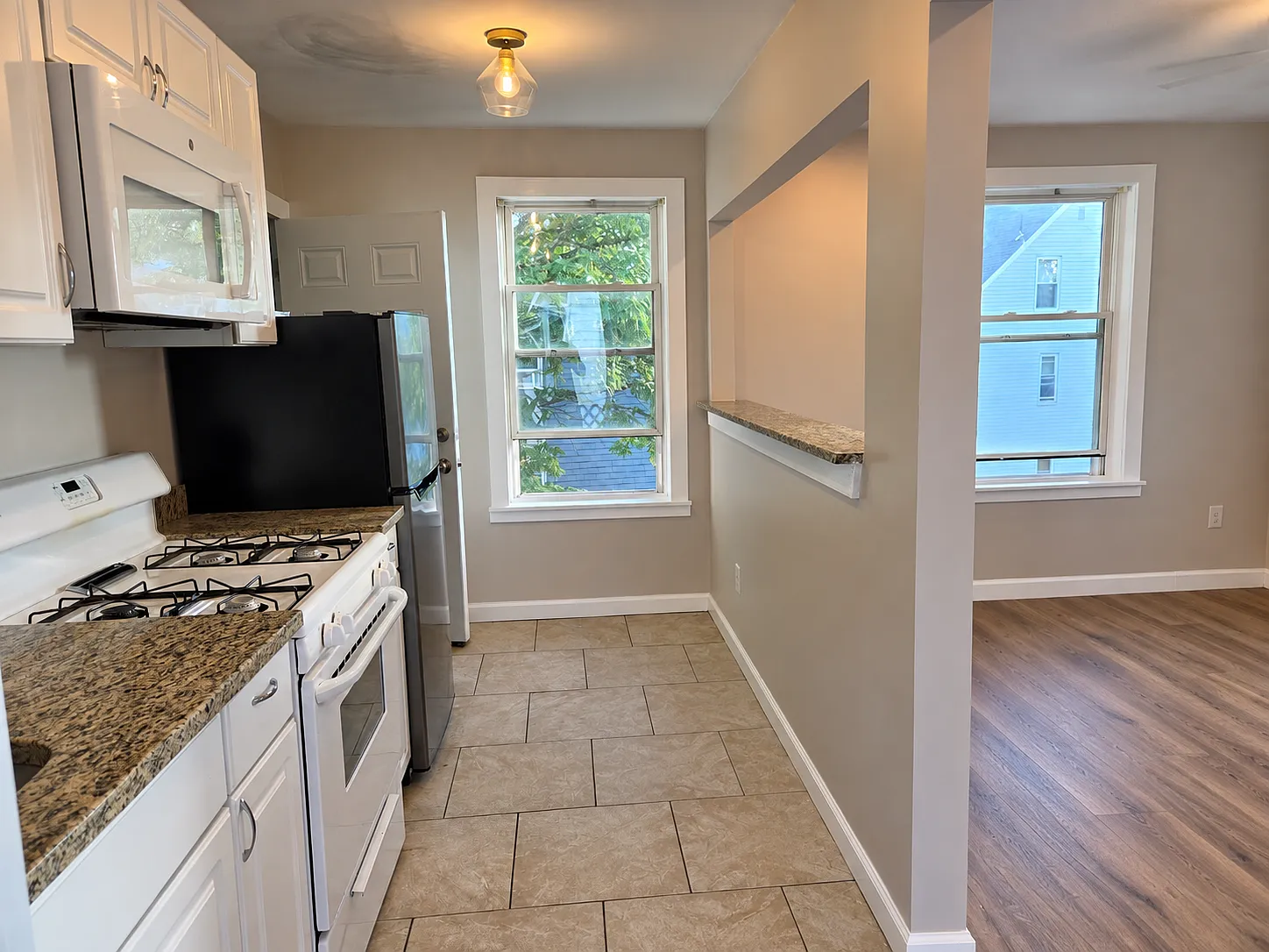 Studio, 275 sqft, $1,750 — Photo 2