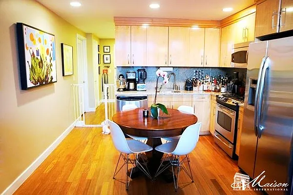 Sold by Maison International | media 26