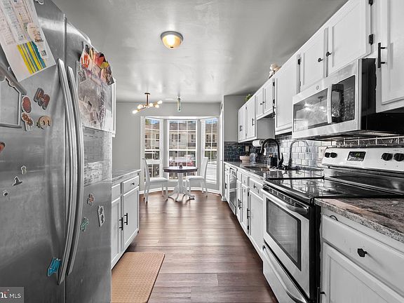 3rd image of 3433 Elenoir Ct