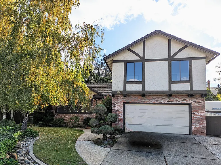 6525 Idlewild Ct — Photo 1