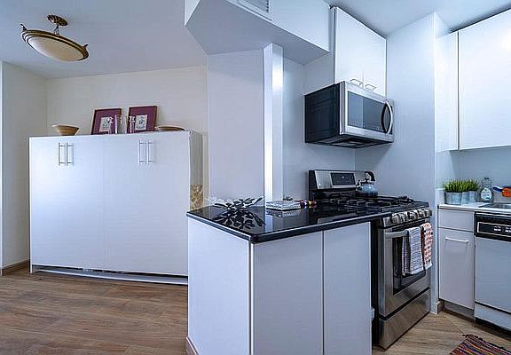 4th image of 330 E 38th St APT 44O